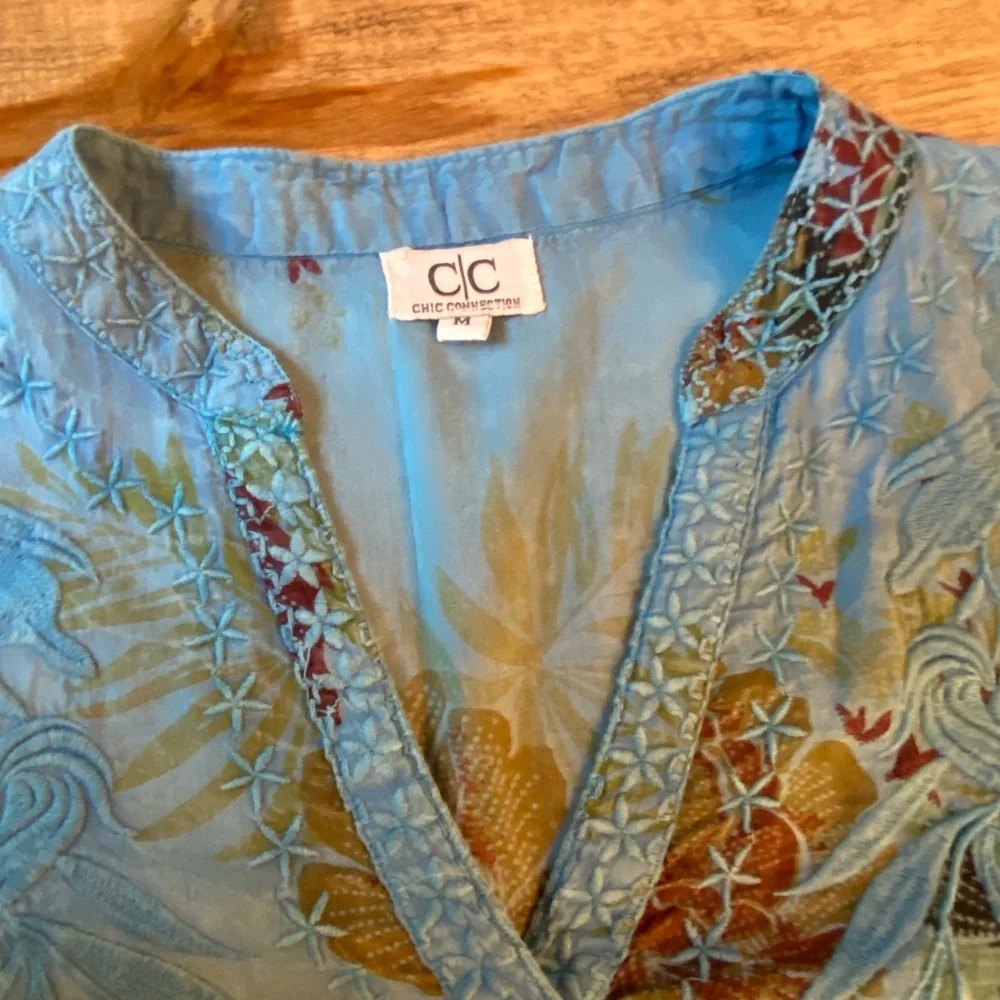 Chic Connection Boho Floral Embroidered V-neck Top
Size Medium - Picture 9 of 10